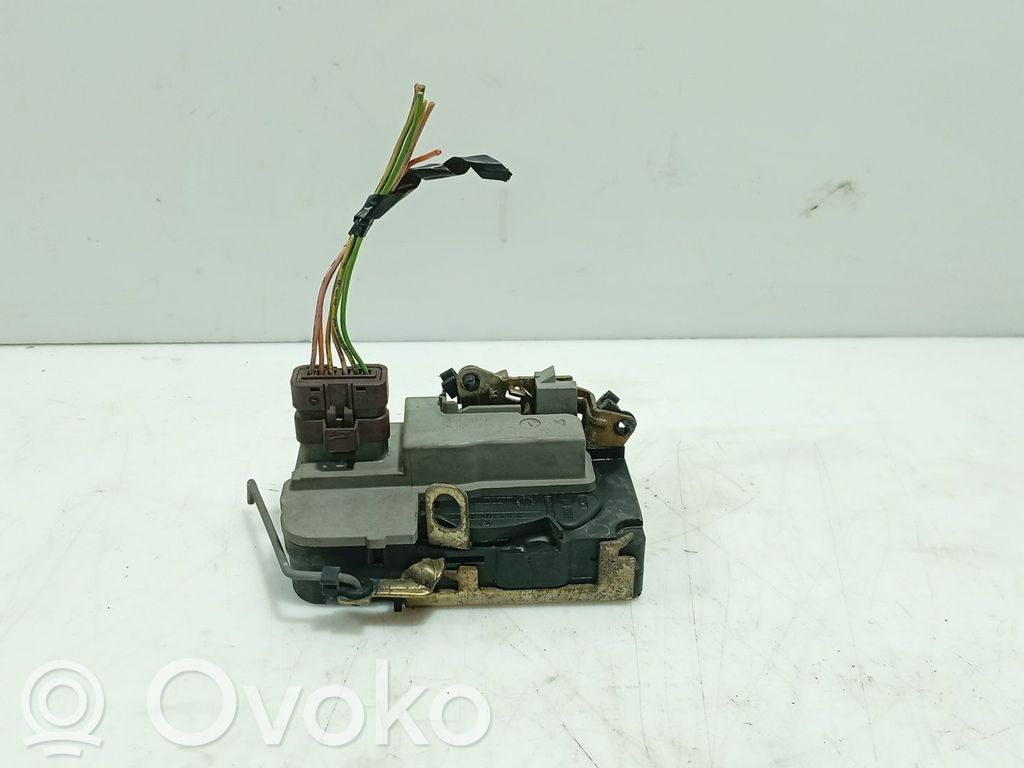 Peugeot 206 Zamek drzwi przednich 