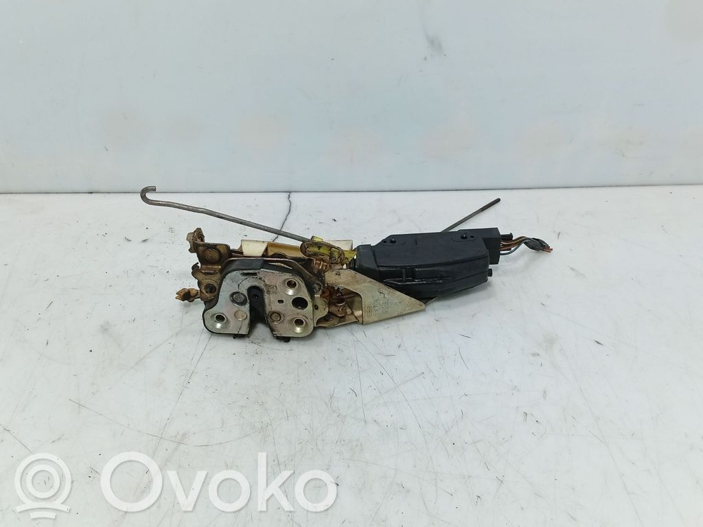 Opel Omega A Front door lock 