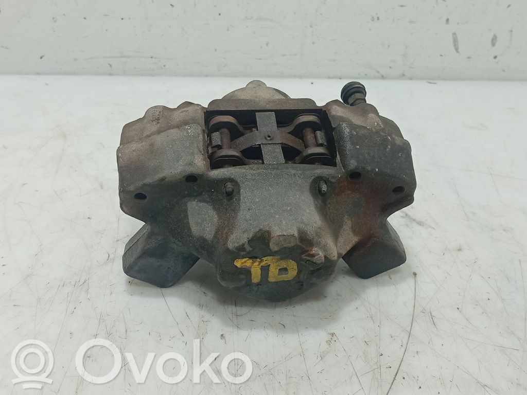 Volvo C70 Jarrusatulan tyynyn pidike takana 