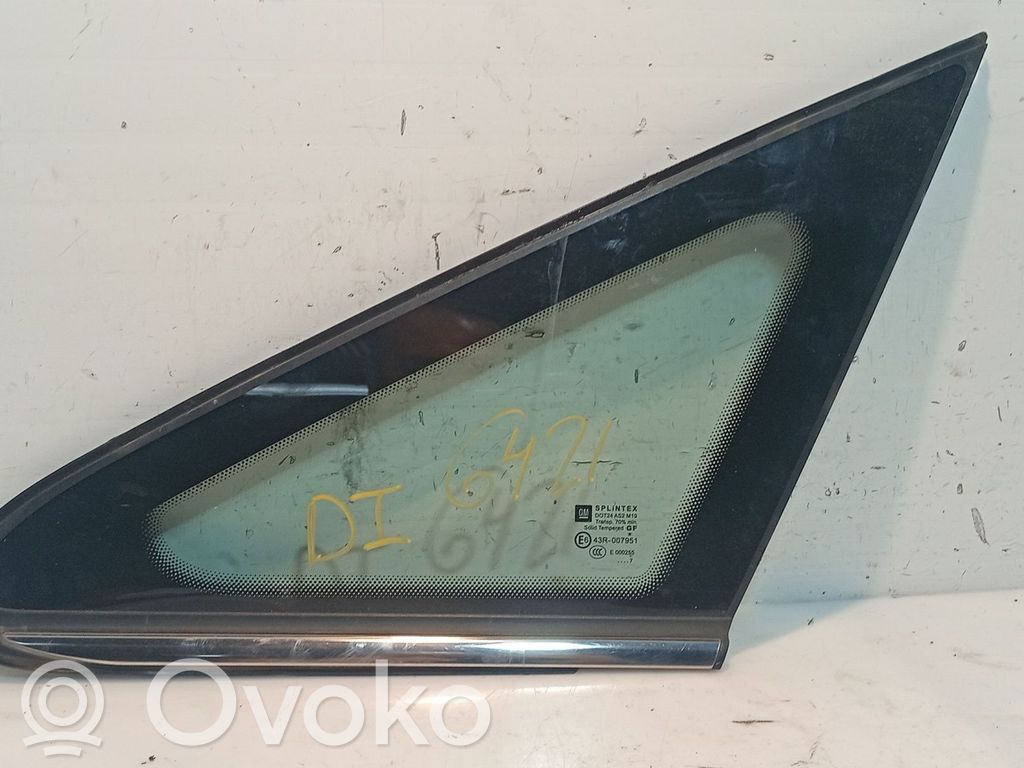 Opel Zafira B Finestrino/vetro triangolo anteriore 