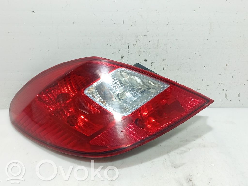 Lampa tylna   1222138,93189098