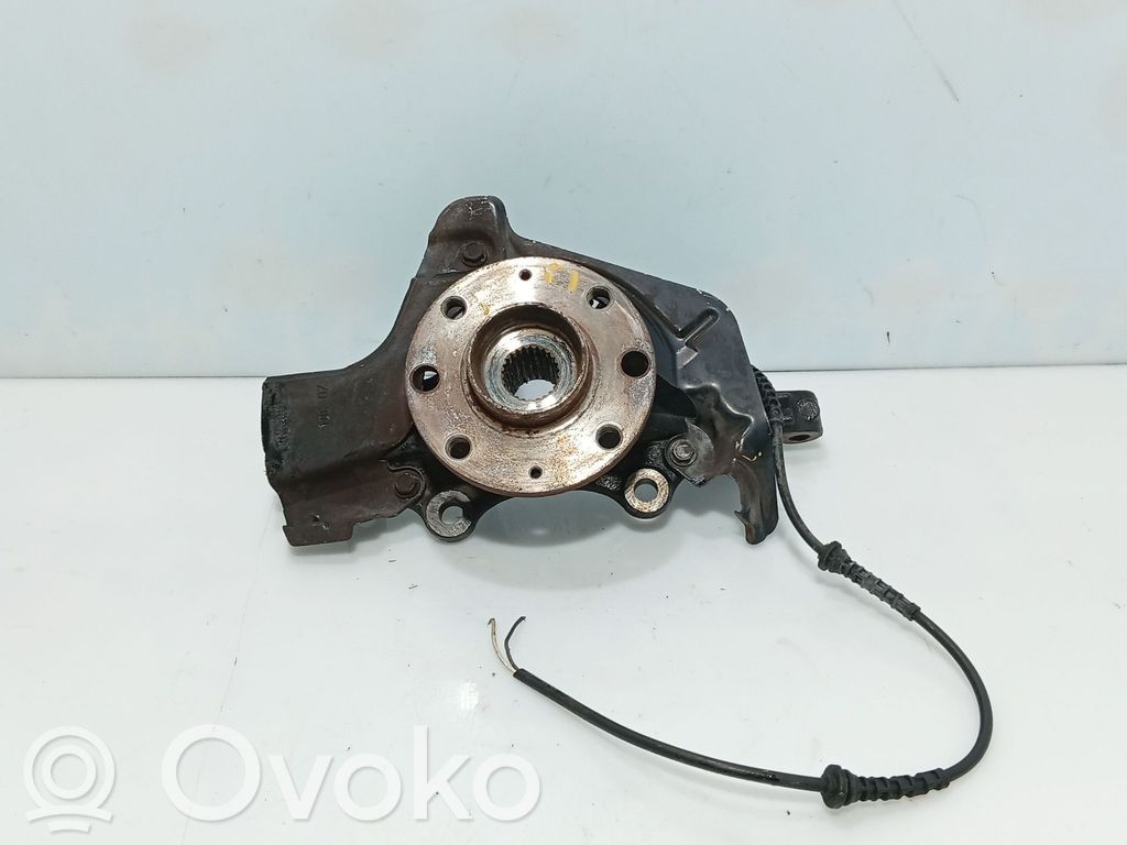 Opel Corsa D Zwrotnica koła przedniego 