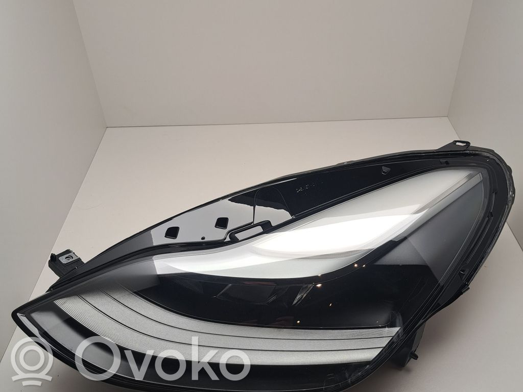 Tesla Model 3 Lampa przednia 