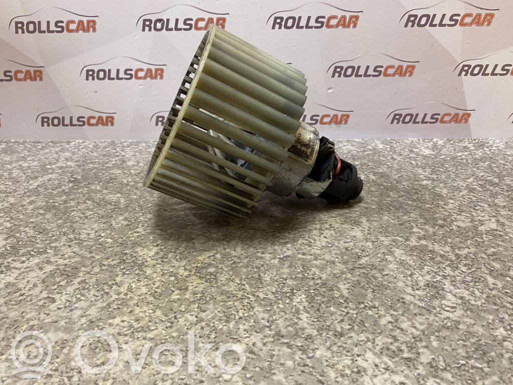 Audi A6 S6 C4 4A Lämmittimen puhallin 