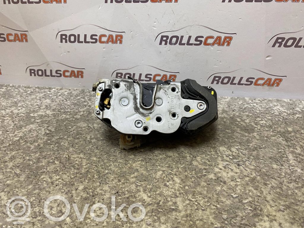 Opel Insignia A Front door lock 