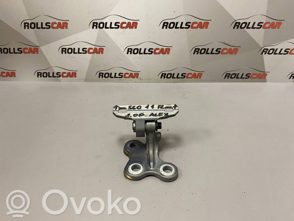Volvo S60 Front door upper hinge 