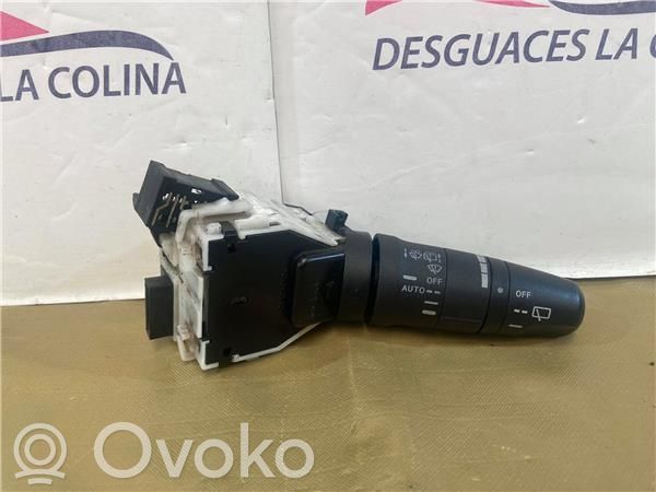 Stikla tīrītāju slēdzis