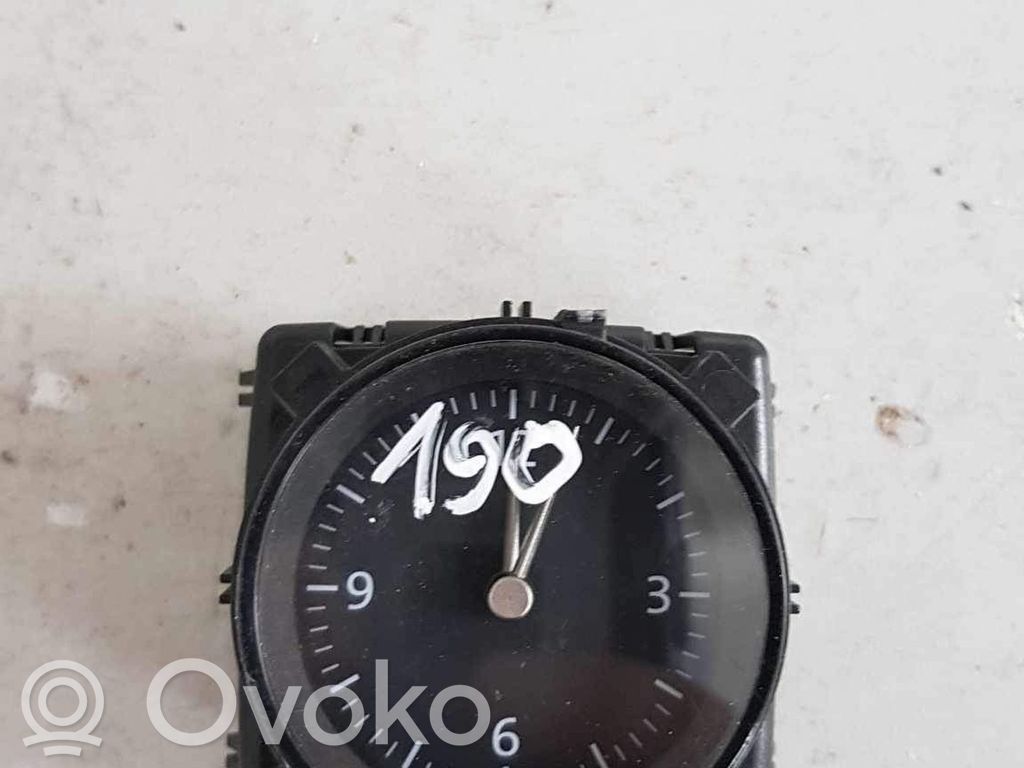 Volkswagen PASSAT B8 Griglia di ventilazione centrale cruscotto 