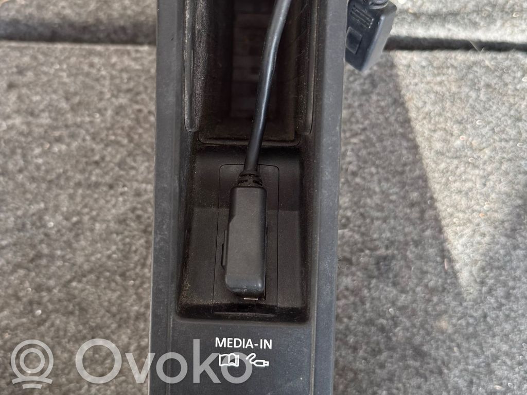 Volkswagen Golf VI Moduł / Sterownik USB 