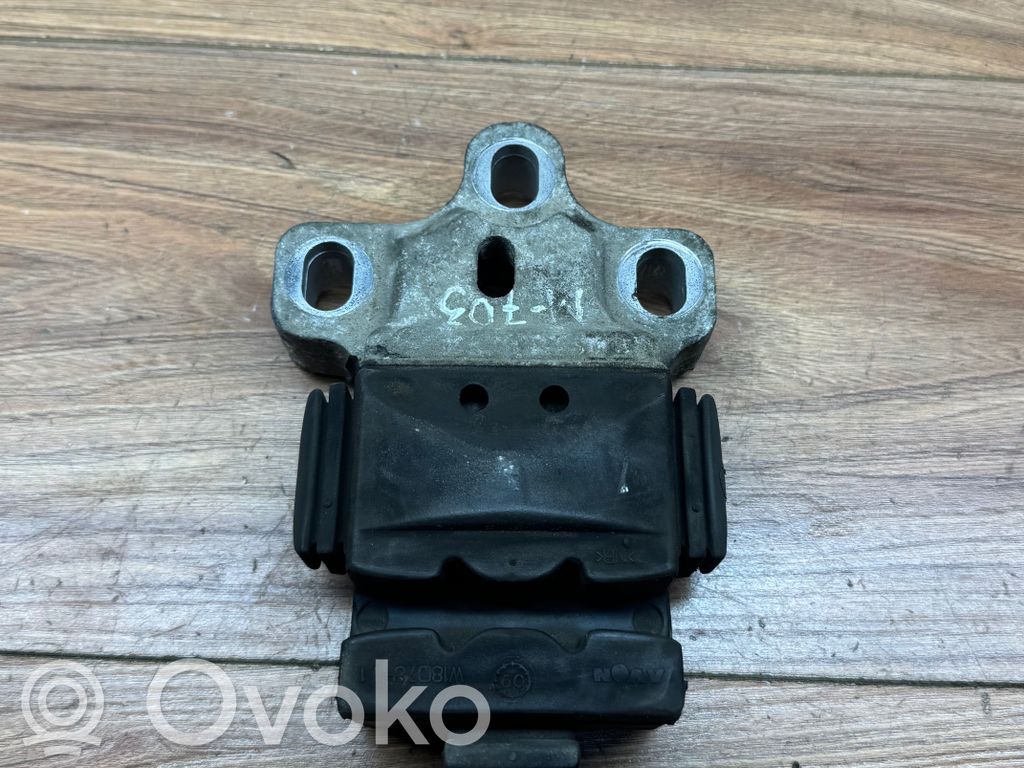Volkswagen PASSAT B6 Engine mount bracket 