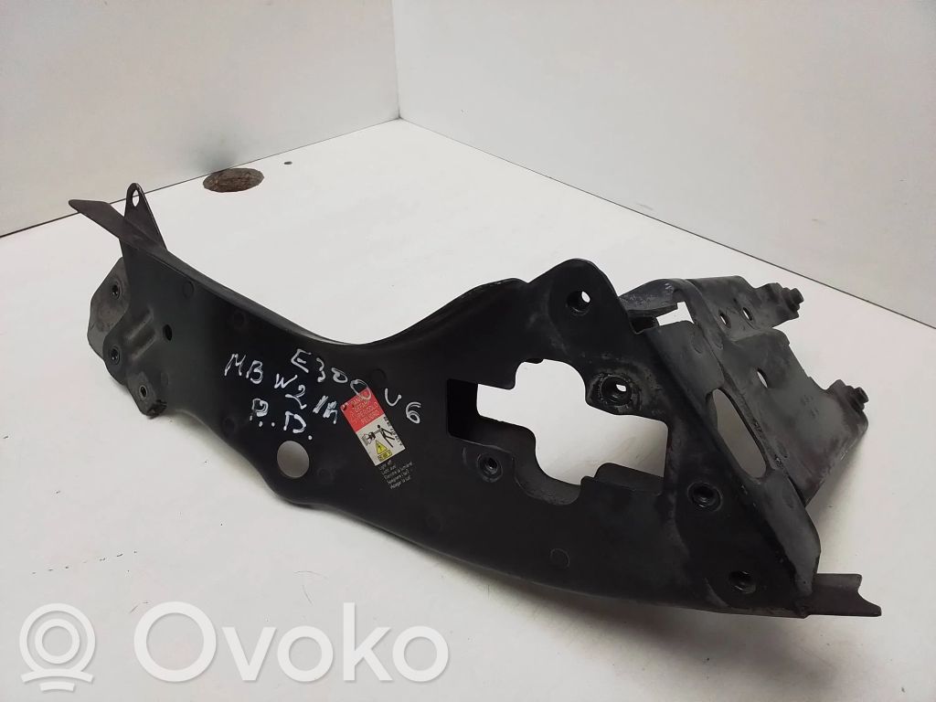 Mercedes-Benz E W211 Boczny panel mocowania chłodnicy 