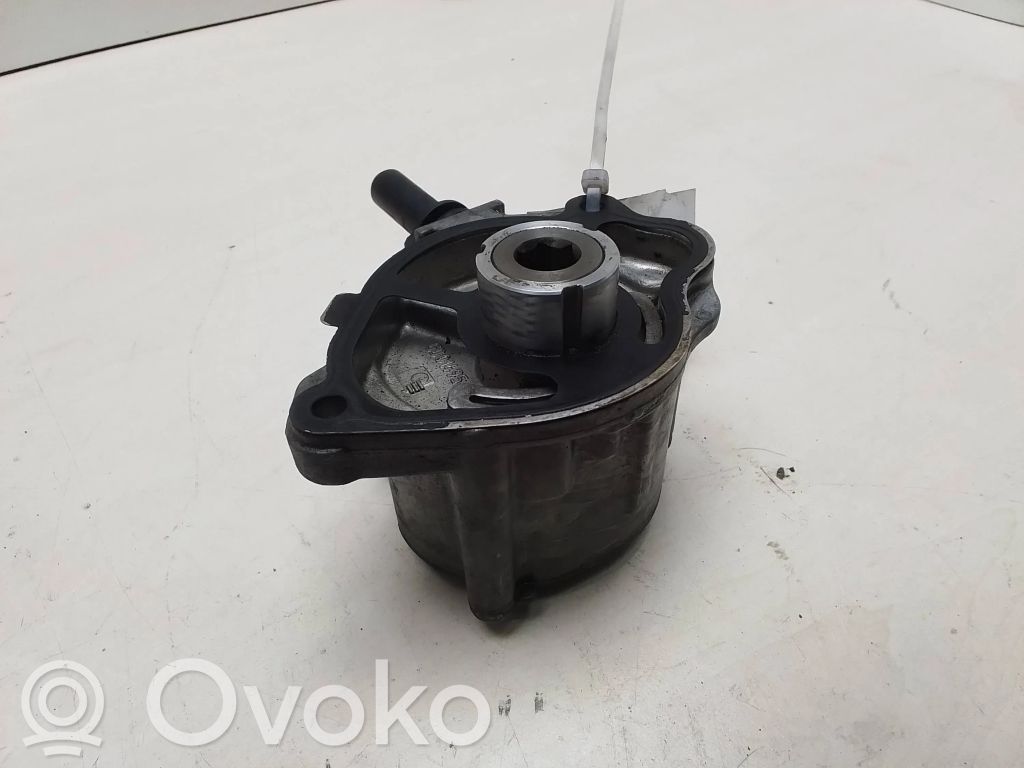 Mercedes-Benz C W204 Vacuum pump 