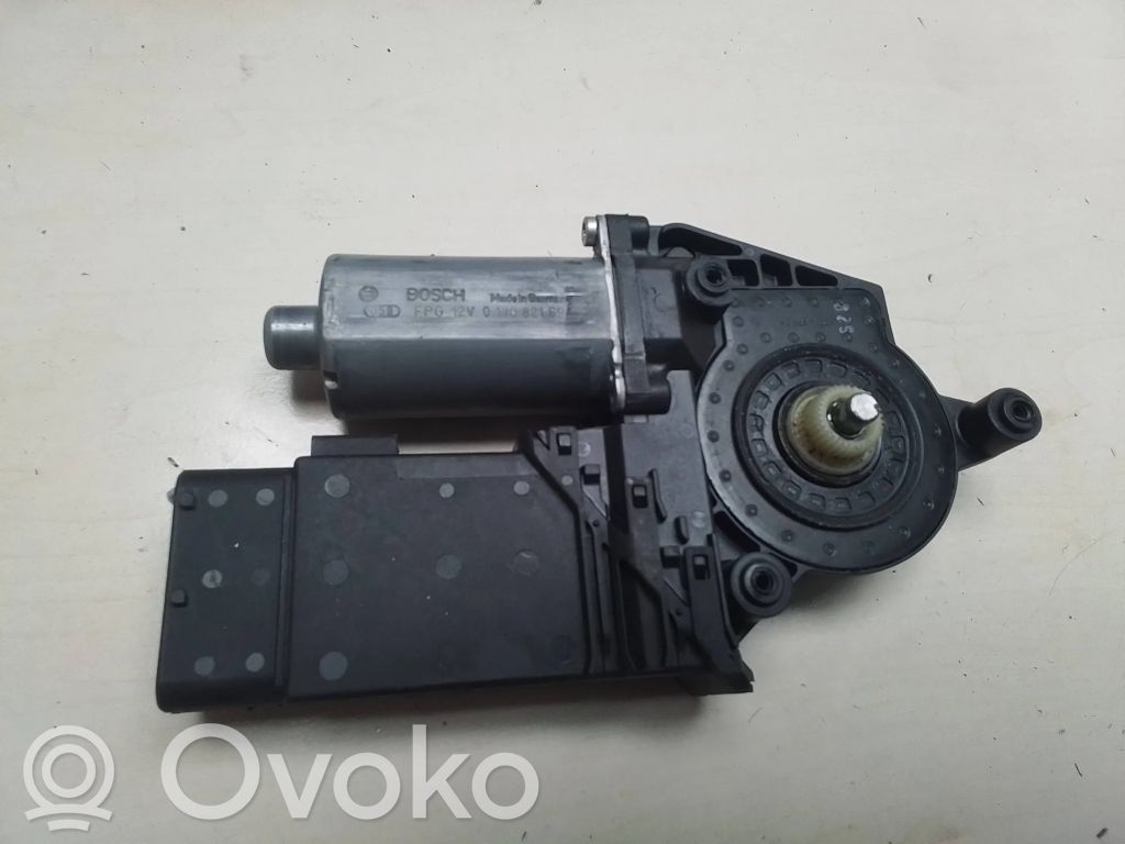 Skoda Superb B5 (3U) Front door window regulator motor 