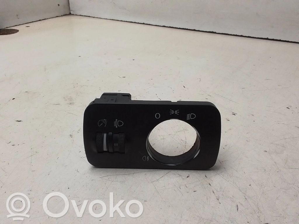 Headlight level height control switch