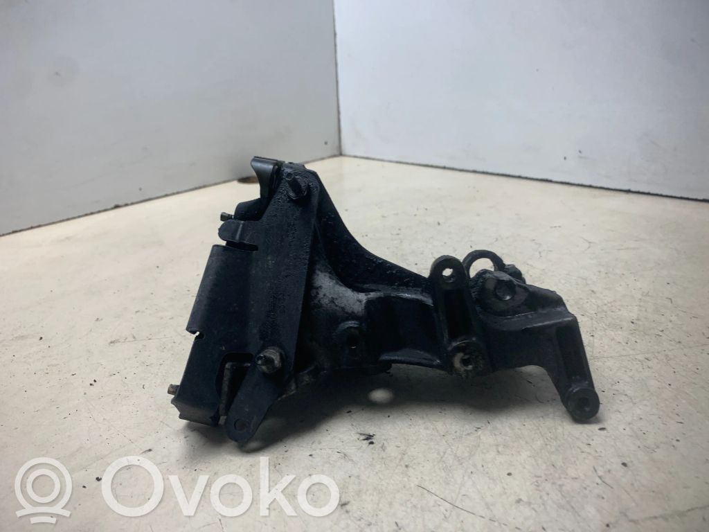 Engine mounting bracket   9659200880