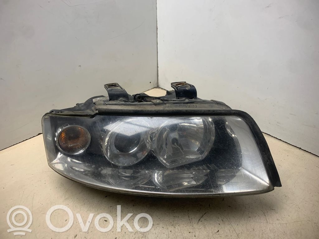 Audi A4 S4 B6 8E 8H Lampa przednia 