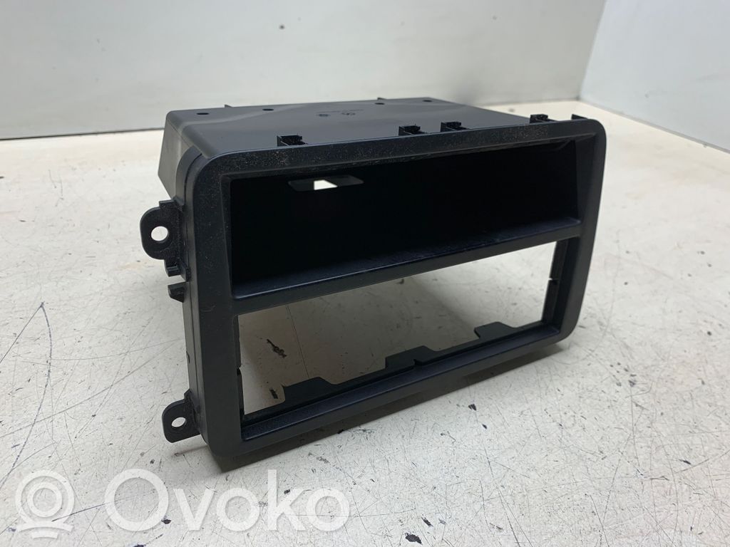 Volkswagen Golf VI Verkleidung Radio / Navigation 