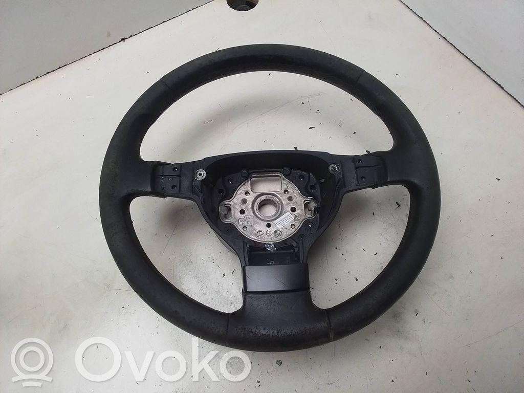 Volkswagen PASSAT B6 Ohjauspyörä 