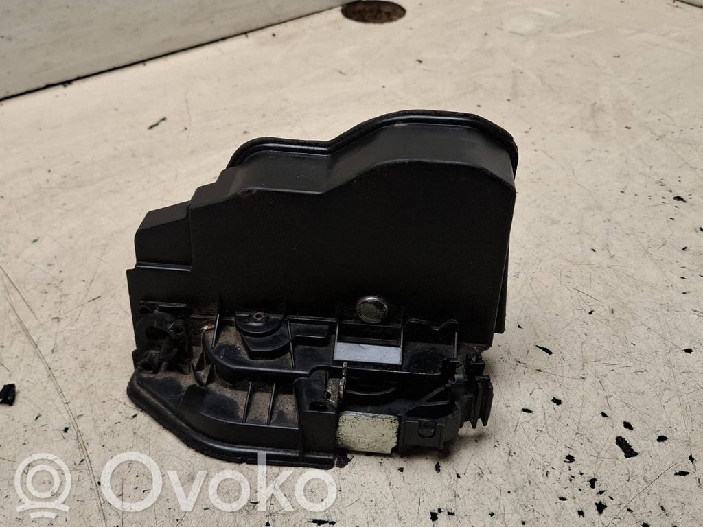 Rear door lock   A053702