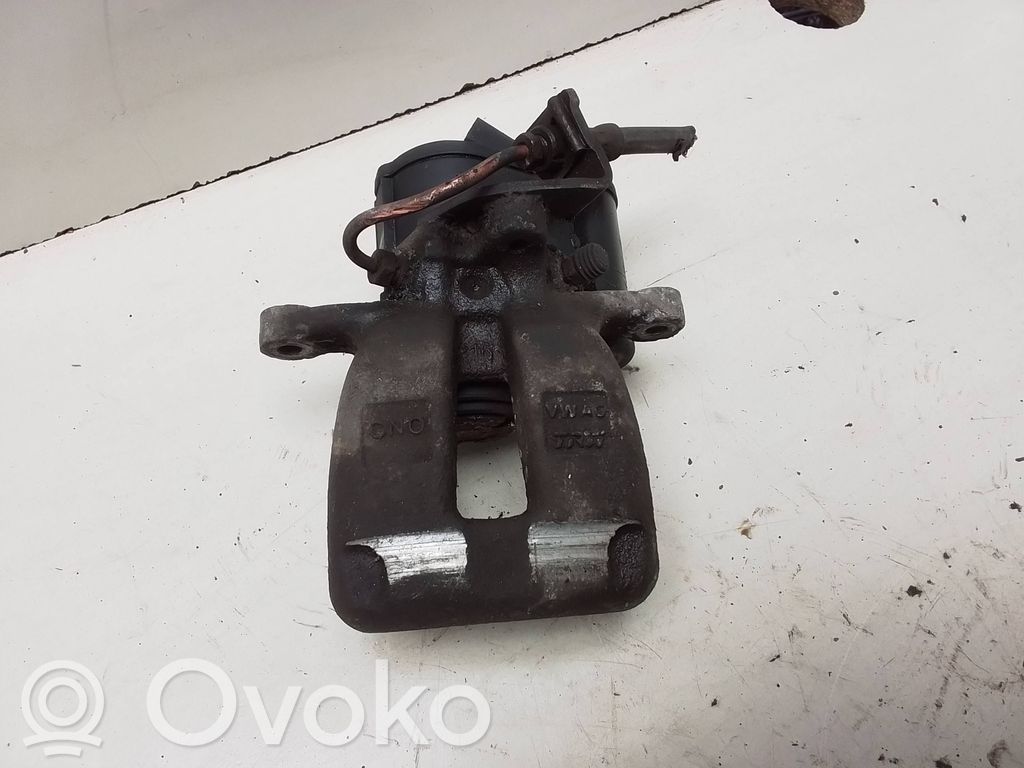 Volkswagen PASSAT B6 Tylny zacisk hamulcowy 