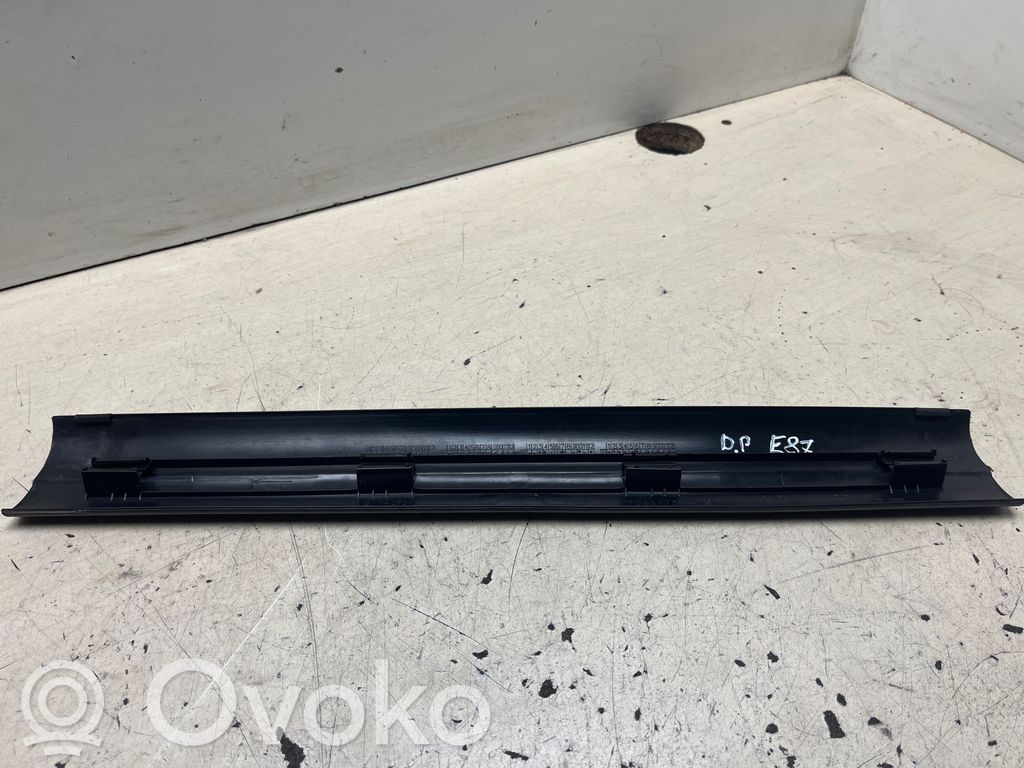 BMW 1 E81 E87 Priekinio slenksčio apdaila (vidinė) 