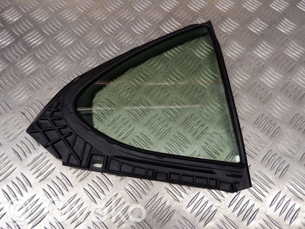 Lexus UX Ventanilla de ventilación de la puerta trasera 