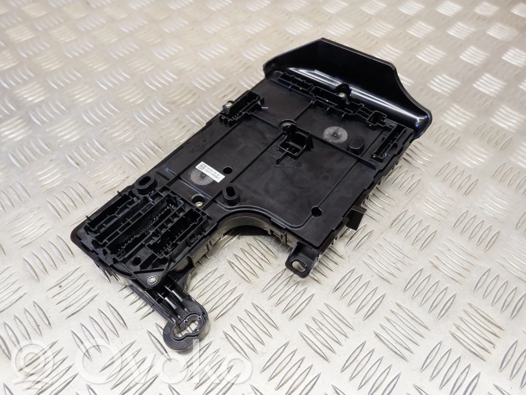 Tesla Model 3 Comfort/convenience module 