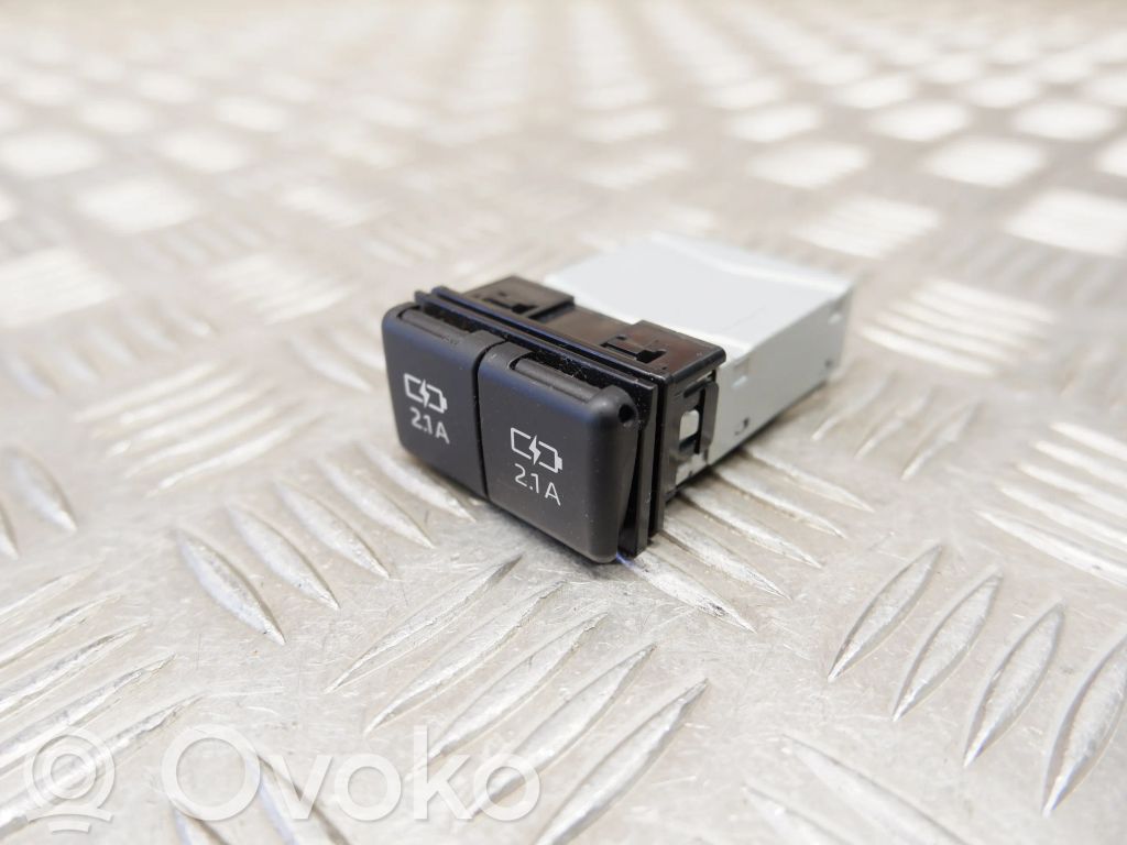 Toyota Highlander XU70 Enchufe conector USB 