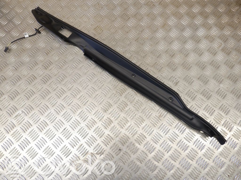 Tesla Model S Tailgate sensor 