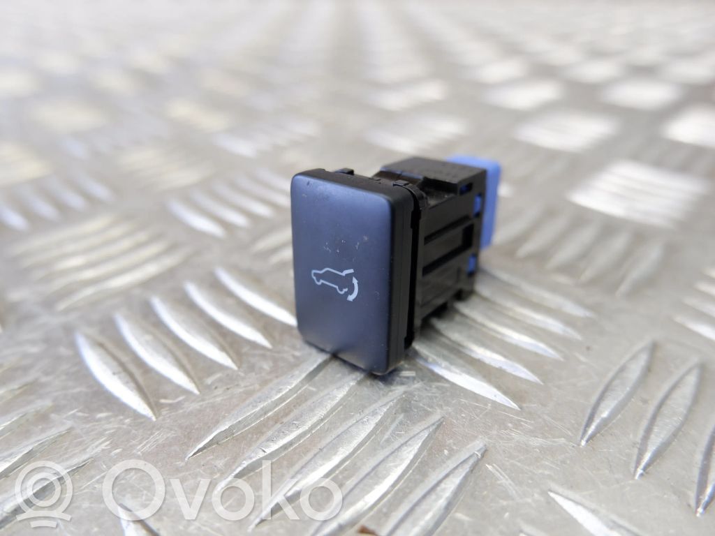 Tailgate opening switch   8616A010,8616A010