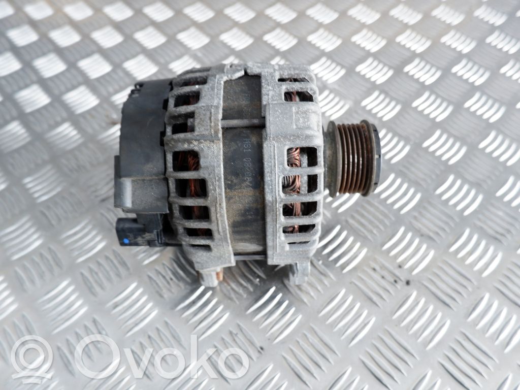 Volkswagen PASSAT B7 Генератор 