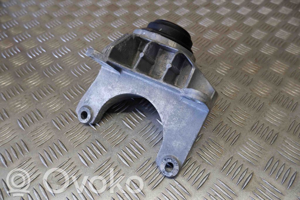 Nissan Qashqai Engine mount bracket 