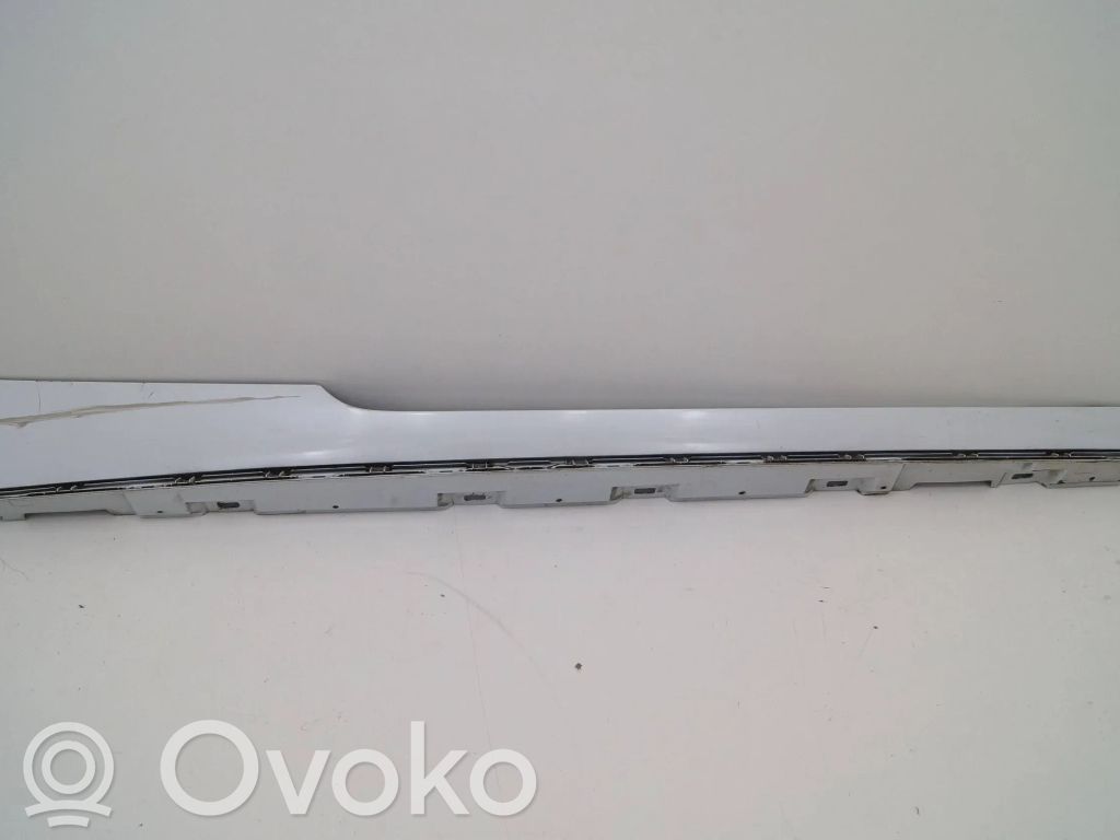 Audi A5 Kynnyksen/sivuhelman lista 
