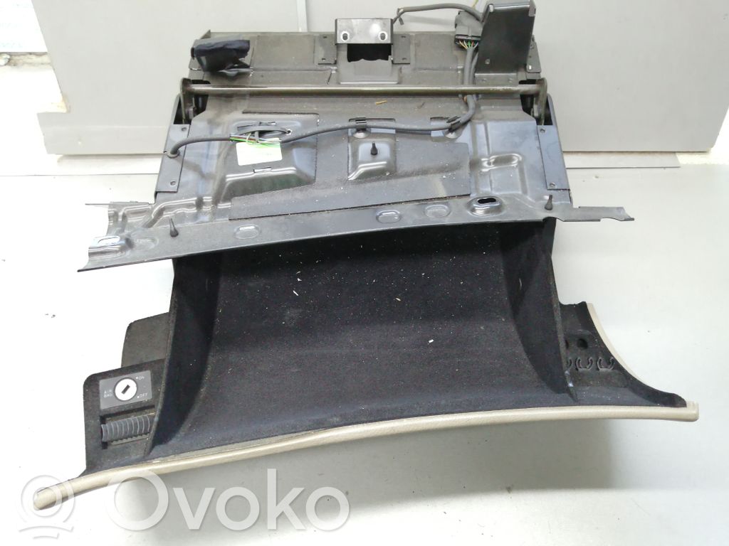 Audi A8 S8 D2 4D Handschuhfach 