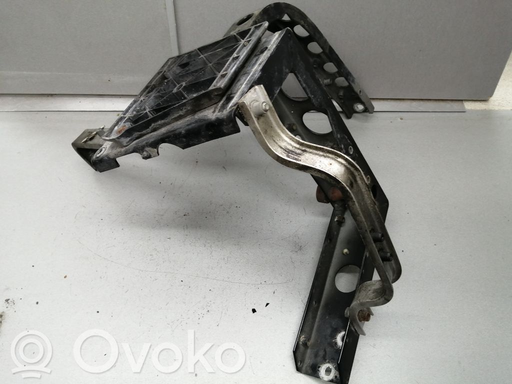 Audi A8 S8 D2 4D Fender mounting bracket 