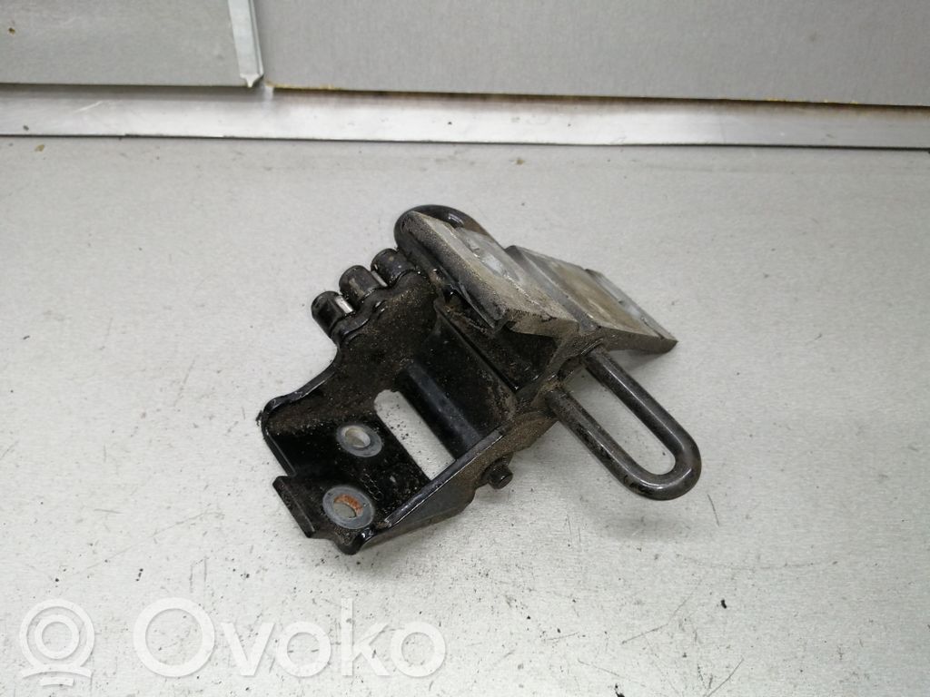 Audi A8 S8 D2 4D Priekinis apatinis vyris 