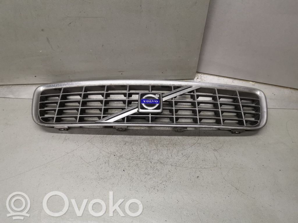 Volvo S80 Front bumper upper radiator grill 