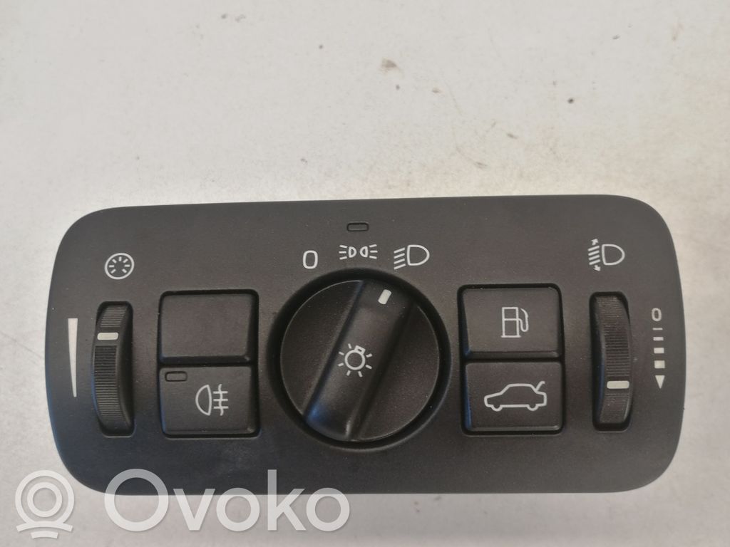 Light switch   30739433