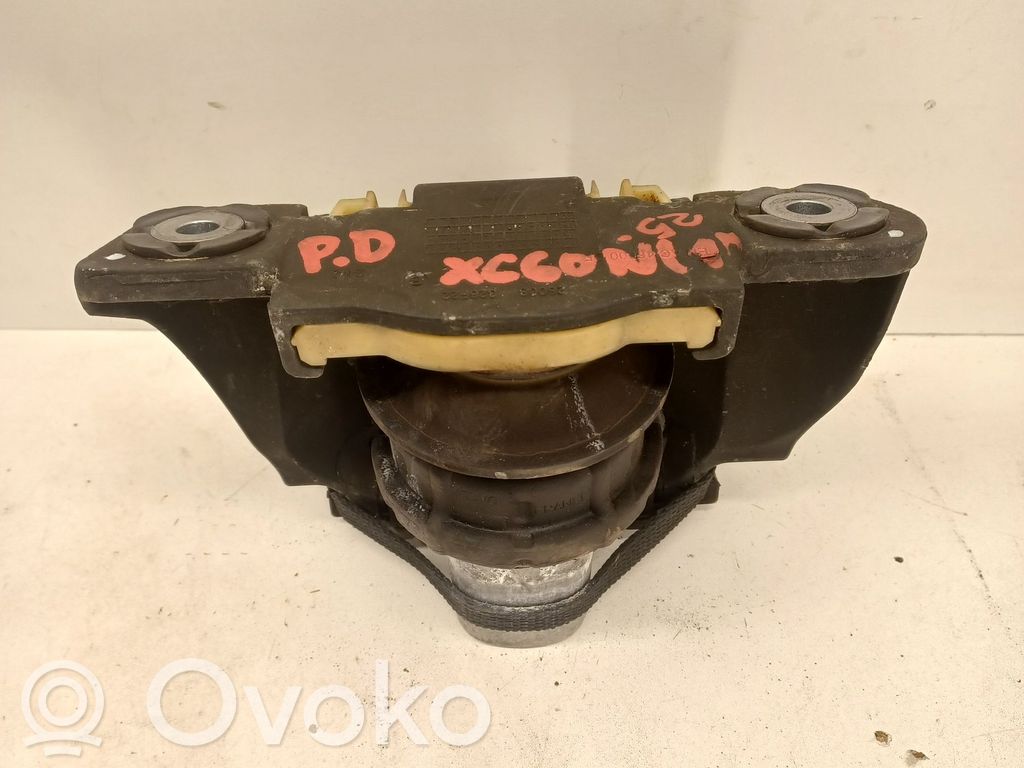 Volvo XC60 Engine mount bracket 