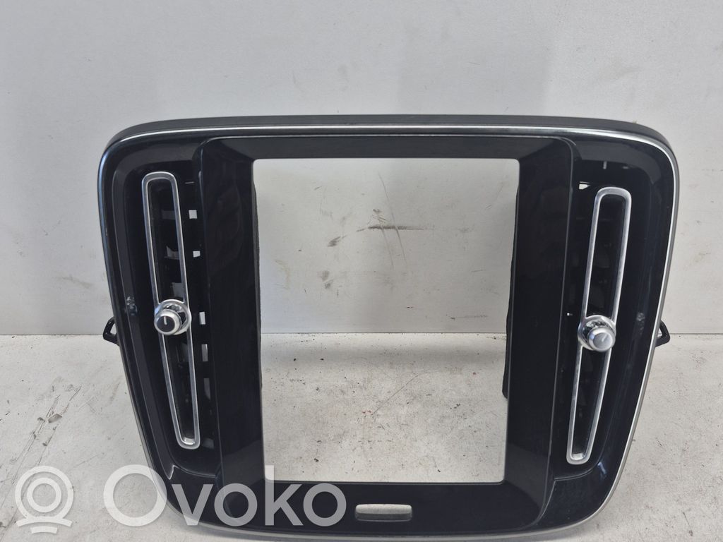 Volvo XC40 Grilă ventilație centrală 