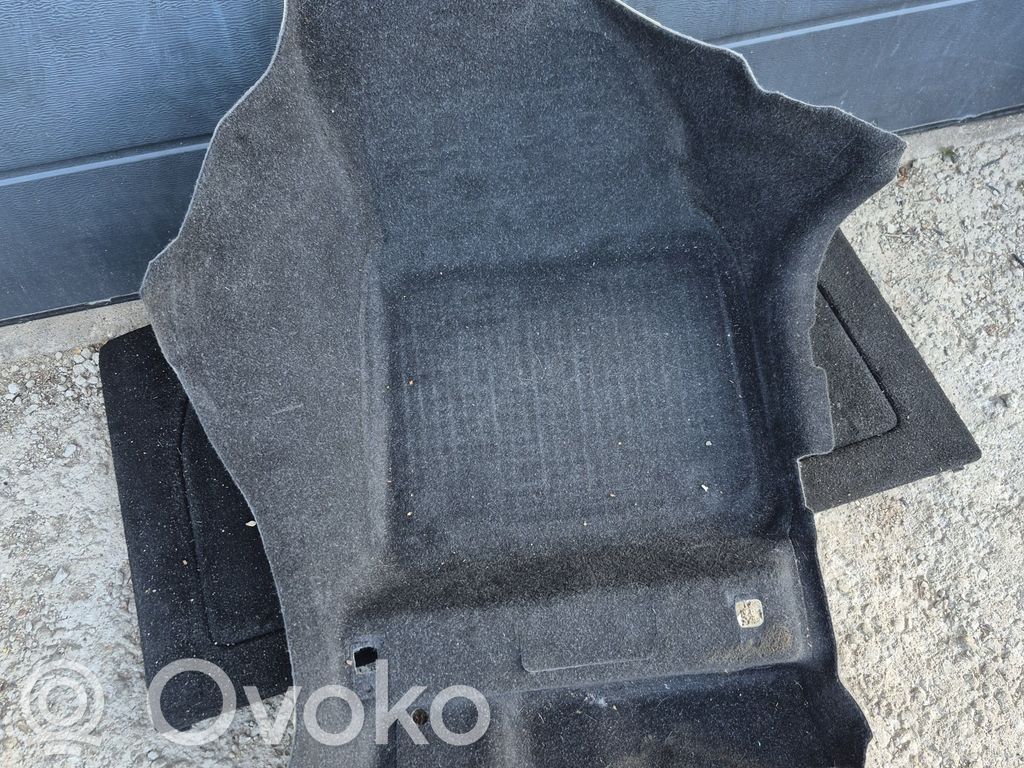 Volvo XC40 Alfombra revestimiento delantero 