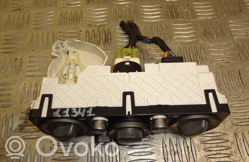 Subaru Legacy Climate control unit 