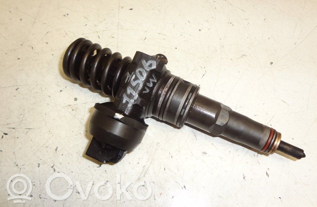 Volkswagen Touareg I Inyector de combustible 