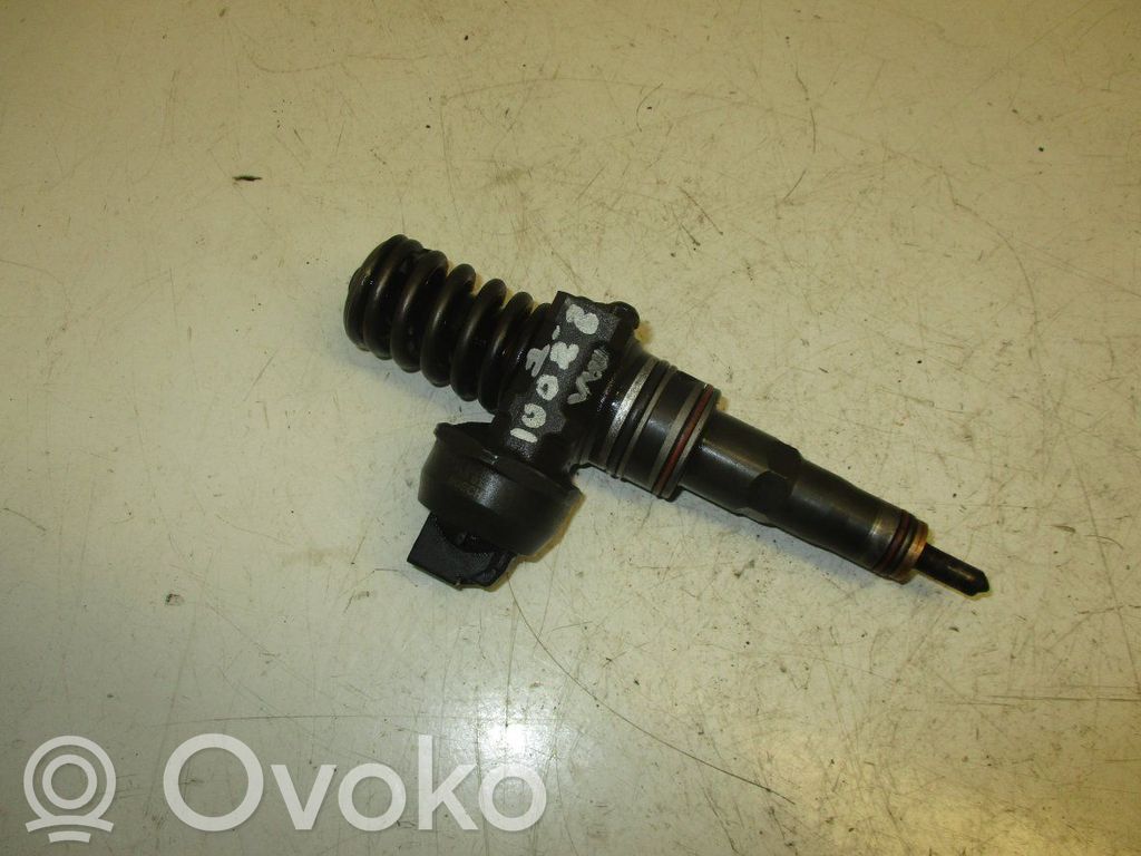 Volkswagen PASSAT B5.5 Inyector de combustible 