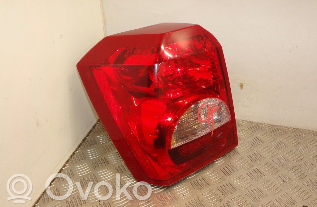 Dodge Caliber Aizmugurējais lukturis virsbūvē 