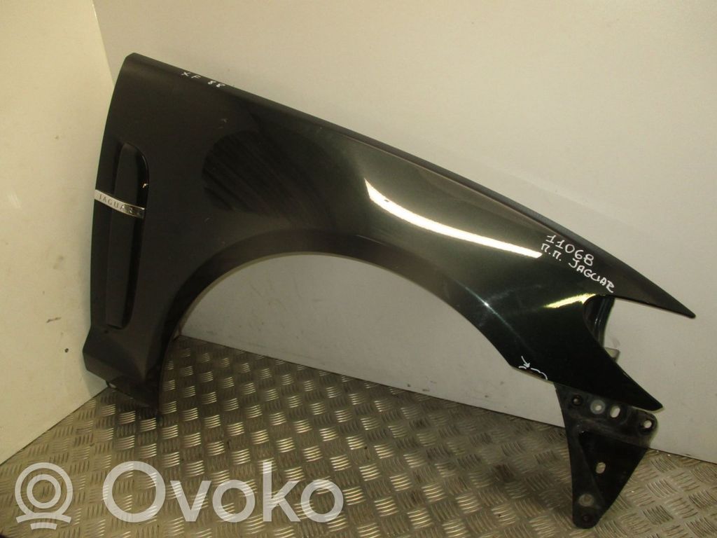 Jaguar XF Sparnas 