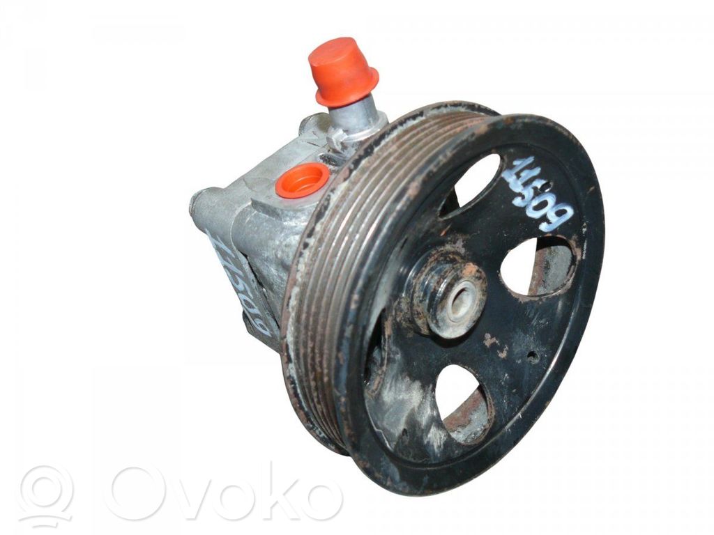 Volvo XC70 Ohjaustehostimen pumppu 