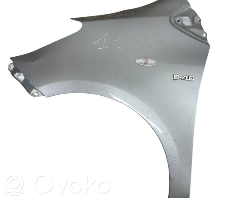 Toyota Yaris Błotnik przedni 