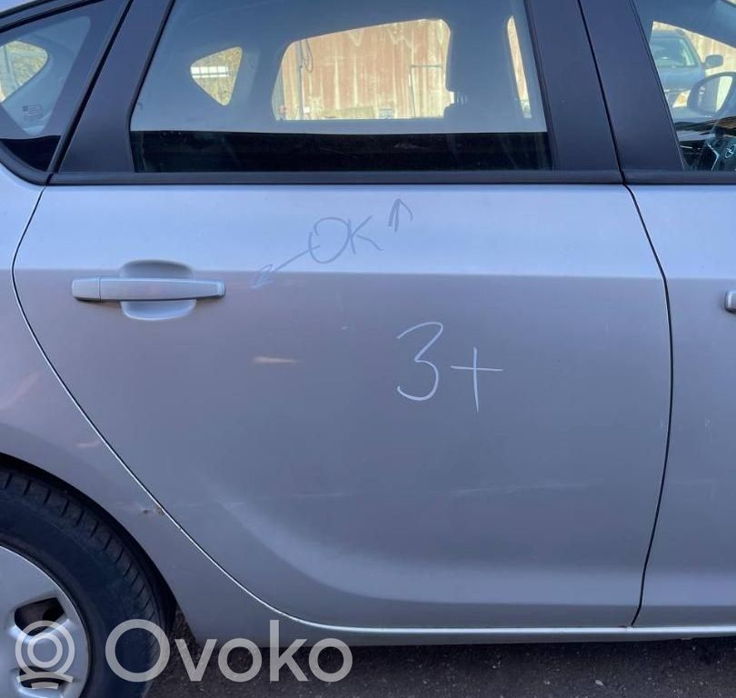 Opel Astra J Puerta trasera 