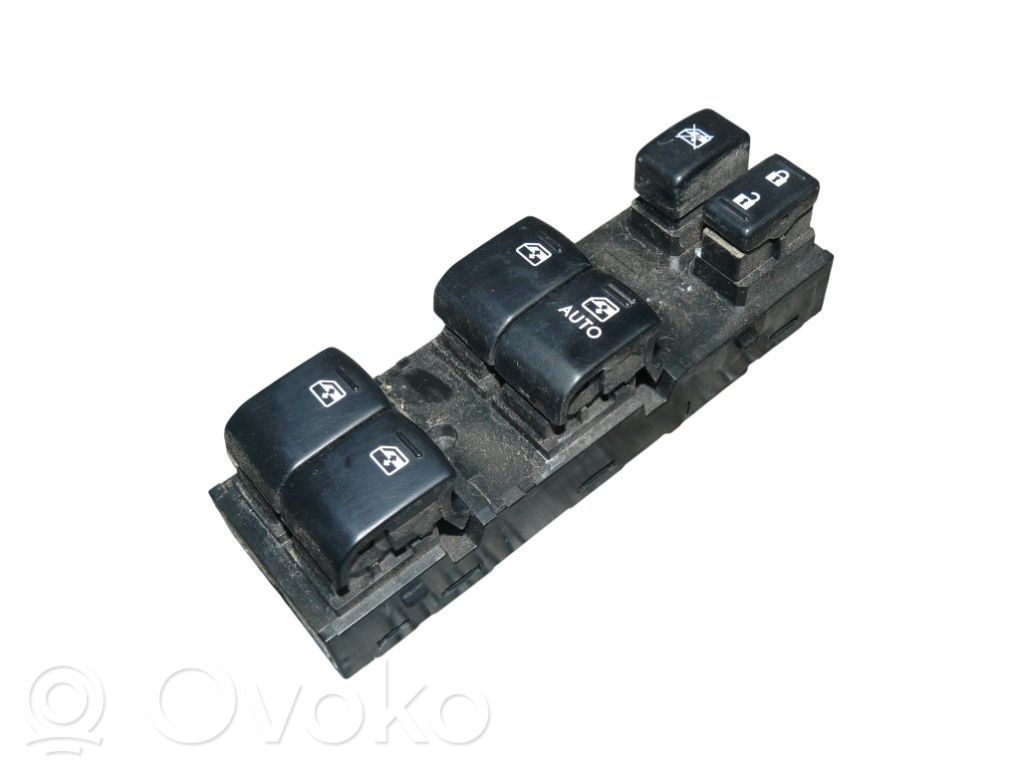 Electric window control switch   83071SG030